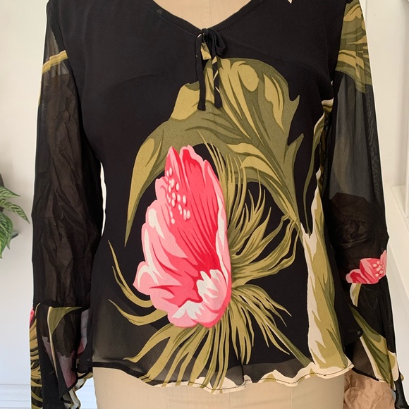 2pc ladies top and skirt, TOP size med.,sheer fabric w/body lined. Top 26” long. - Picture 3 of 7